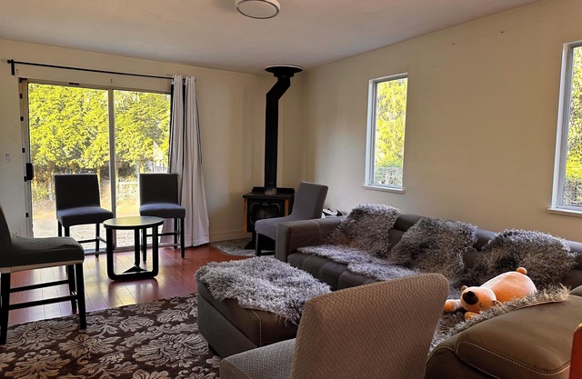 Peaceful Hideaway in Maple Ridge