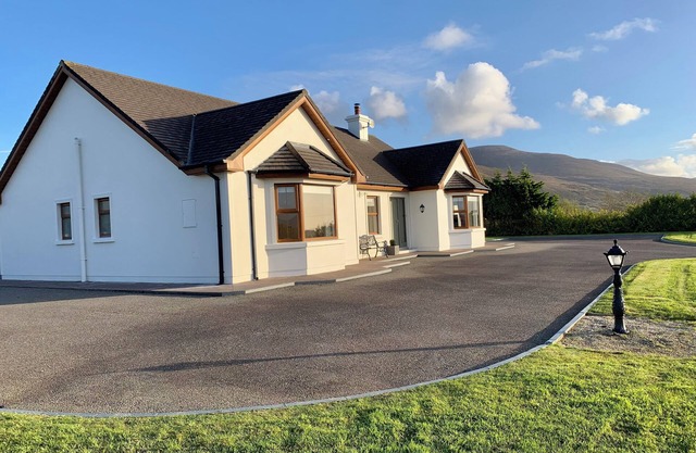 Peaceful home,centrally located for Ring of Kerry, Dingle and Killarney