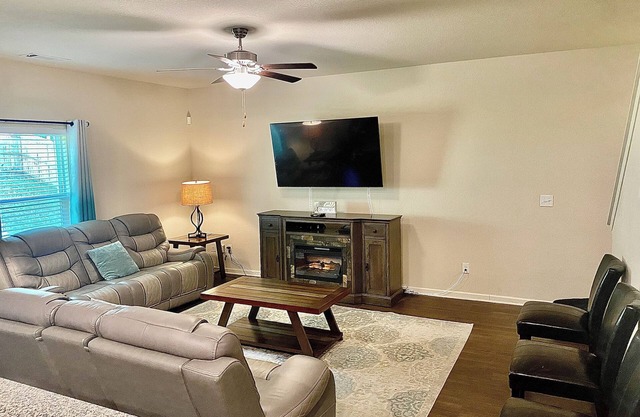 Peaceful home in Douglasville, 25 minutes from ATL. New Home, Fenced-in Backyard