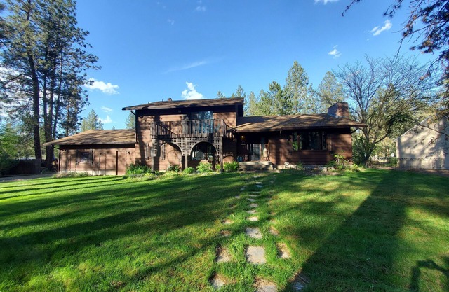 Peaceful home near DT Spokane&airport by state parks w/best biking/hiking trail