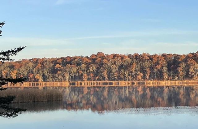 Peaceful home on quiet lake – year round fun!