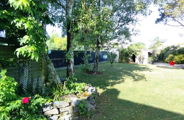 Peaceful house and wooded garden