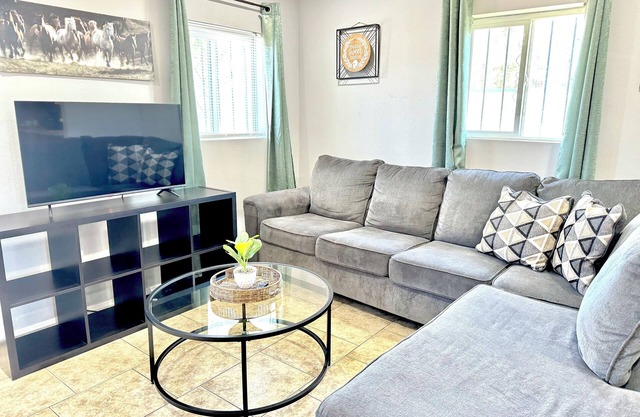 Peaceful House! Huge gated parking space. Relaxing Home!!