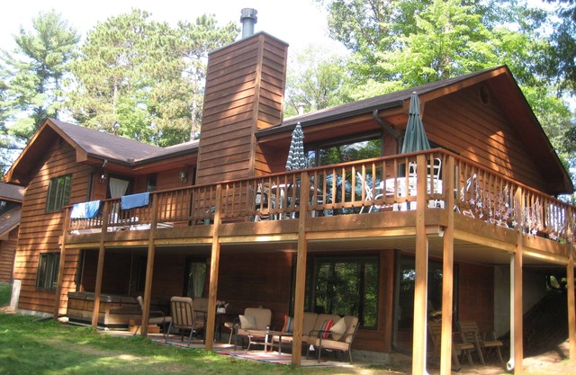 Hermoso y tranquilo lago + jacuzzi Inicio con 3 dormitorios / 3 baños + 2 king / 4 gemelos nivel 2