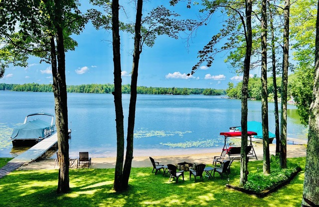 Hermoso lago bajo retiro minutos a Traverse City. También reservando para 2020