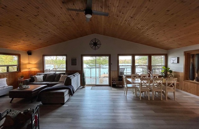 Peaceful Lakefront Cottage on Harris Lake