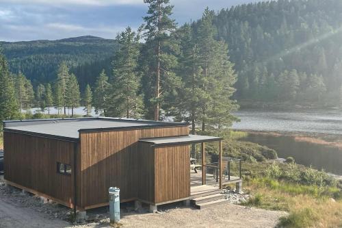 Peaceful lakefront cabin