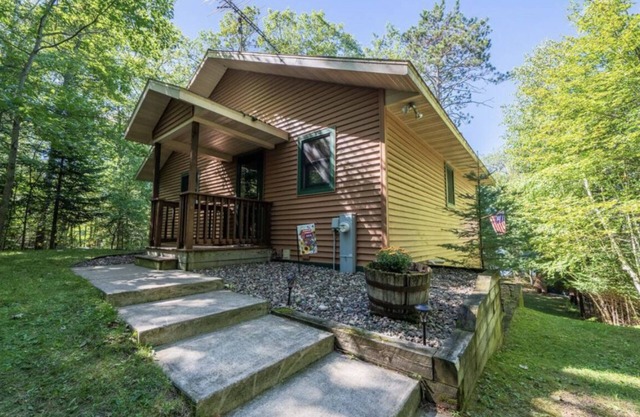 Peaceful lakefront Cabin with High Speed Internet