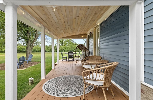 Peaceful Lakeside Retreat. Dog Friendly!