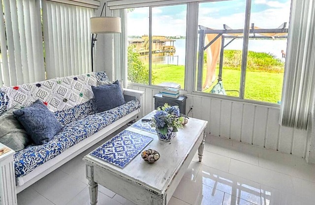 Peaceful Lakeside Retreat