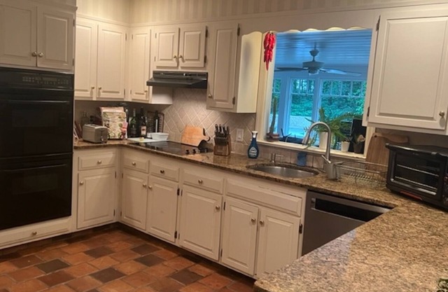 Peaceful Large Sunny Suite with Private Bathroom in quiet neighborhood