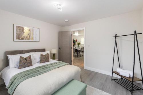 Peaceful London Stay 2BR Walkable Locale