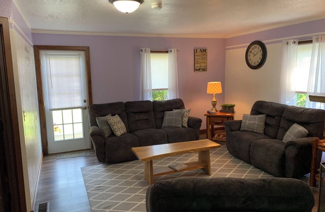 Peaceful Meadows. Rural, peaceful, sleeps 9