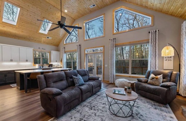 Peaceful Modern Chalet in Ellijay