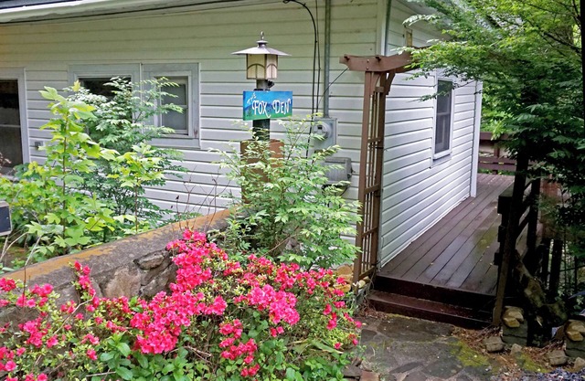 Peaceful Mountain Cottage 3bdrm cubierta con mirador sobre el arroyo