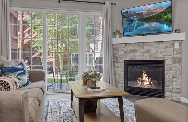 Peaceful Mountain Paradise- Located Directly Between Breck + Frisco!