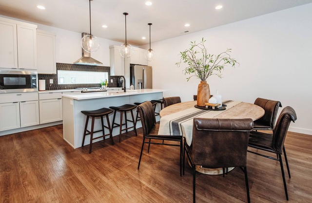 Peaceful Mountain Escape - Beautiful 3-bedroom townhome in Mountain Green