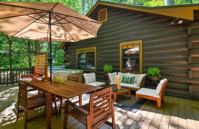Peaceful nature getaway- with HOT TUB & fire pit
