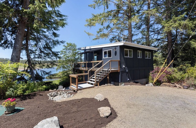 Peaceful, Nature Lovers retreat on the estuary. 2 spaces for the price of 1!