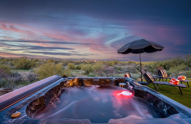 Peaceful North Scottsdale Home- Sleeps 13, Hot Tub, Pool Table, Pets Welcome