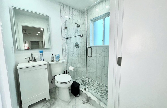 Peaceful Oasis. Room with a kitchenette for 1 person only
