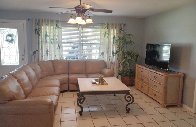 Peaceful Palm City - Downtown Stuart and Beaches Within Minutes