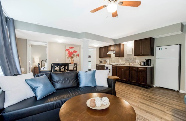 Peaceful Parkside 2 bed apartment - walkable/ to The Plaza & Nelson museum