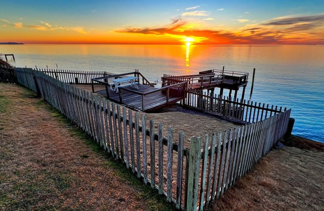 Peaceful, Pet-Friendly Escape with Waterfront Sunsets & Private Dock (No Fees!)