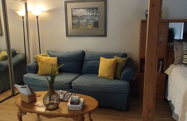 30 mins. from Traverse City! Quaint retreat. Perfect for two, centrally located.