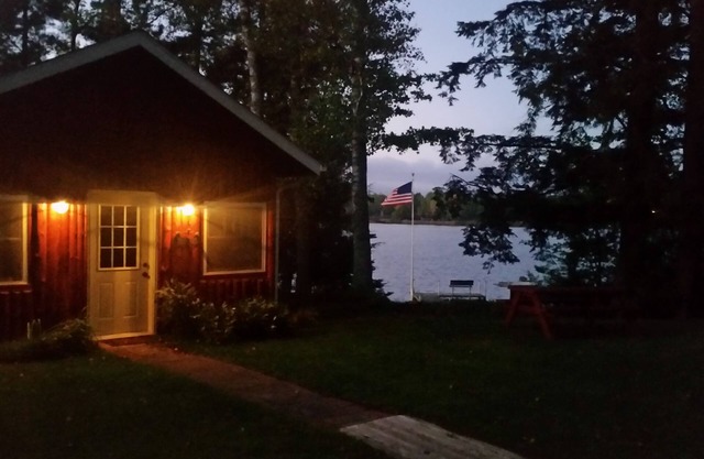 Privacidad tranquila junto al lago, muelle privado, excelentes puestas de sol, wifi gratis y cable-Mercer