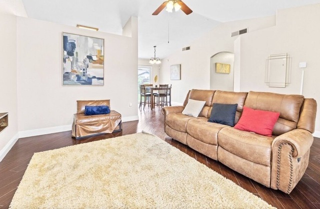 Peaceful Private Getaway Near Historic Downtown!
