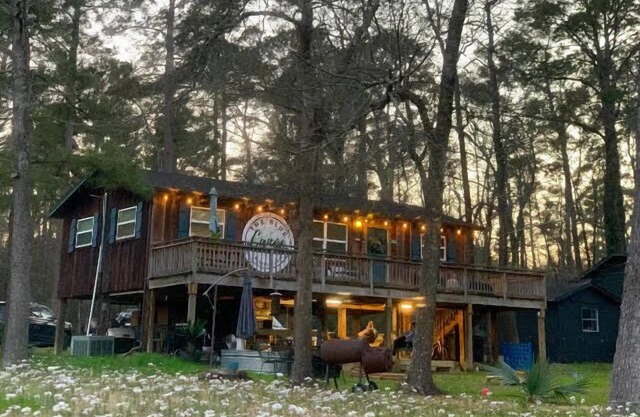 Peaceful Private Lakeside Cabin Family Vacation