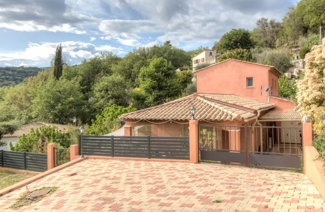 Peaceful Provencal villa with swimming pool 30min from Nice