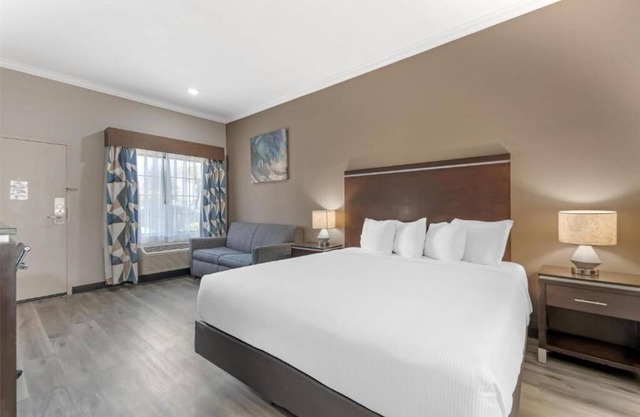 Peaceful Redondo Beach Escape w/Cozy King Bed & Relaxing Jacuzzi – Perfect Stay