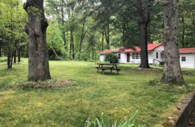 Peaceful, Relaxing Cottage - Minutes to Asheville