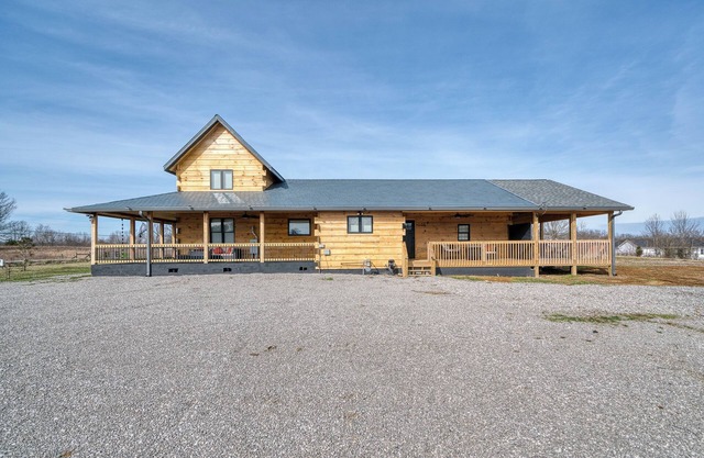 Peaceful Retreat 1 bedroom cabin Only 12 min from town Crossville