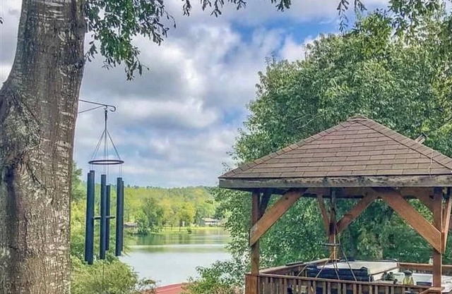 Peaceful Retreat at Lake Hamilton Home: Outdoor Hot Tub & Boat Dock