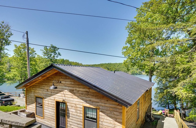 Peaceful Retreat on Burden Lake w/ Deck & Kayaks!