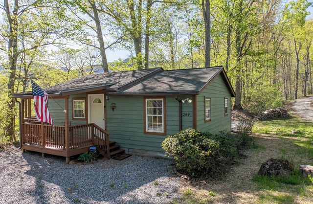 Peaceful Ridge Cabin, nestled in the picturesque landscapes of Sylva, North Carolina.