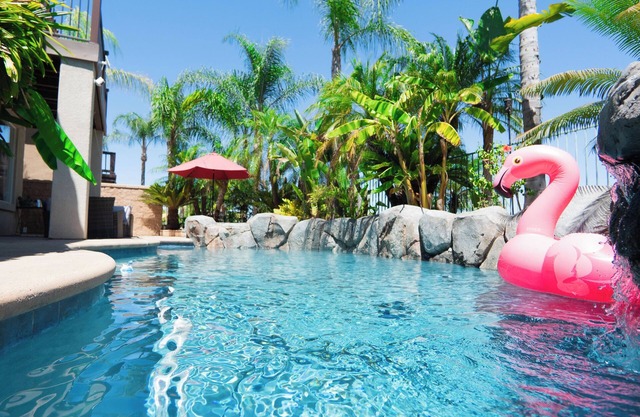 Peaceful Riverside 4-Bedrooms Oasis - King Suite, Spa - Great for long stay