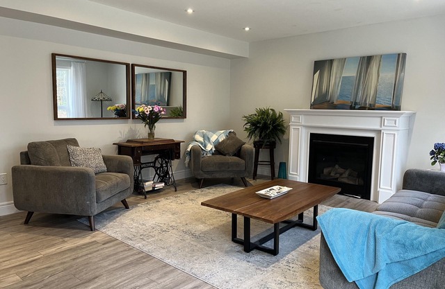Peaceful & Roomy, Close to Lakes and Town