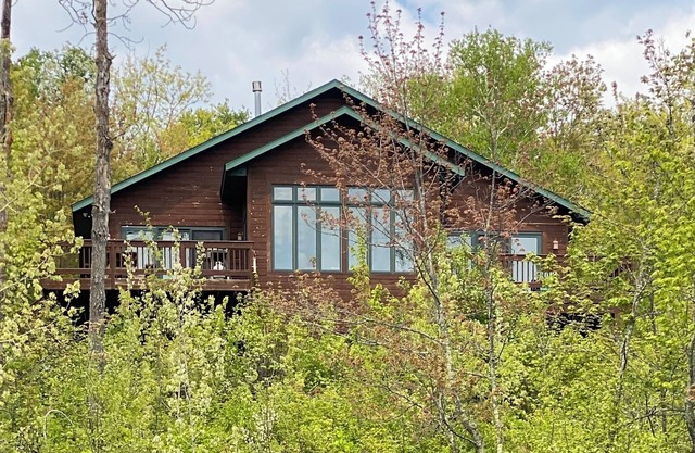 Peaceful scenic cabin