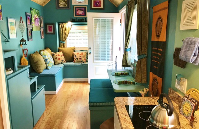 "Zen Garden Art Studio" Tiny Home con un loft ~ con escaleras Cama tamaño Gueen