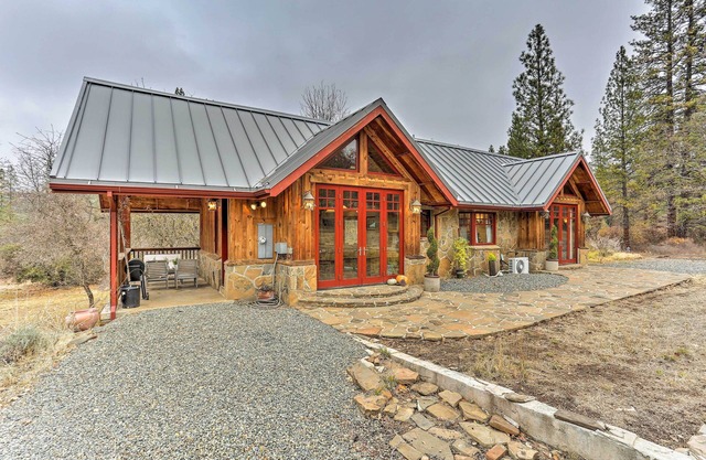 ¡NUEVO! Cabina remota única - por Shasta Trinity Forest