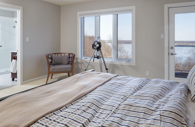 Peaceful Skies Lakehouse - 5BDRM Casa de vacaciones con vistas al lago Ontario