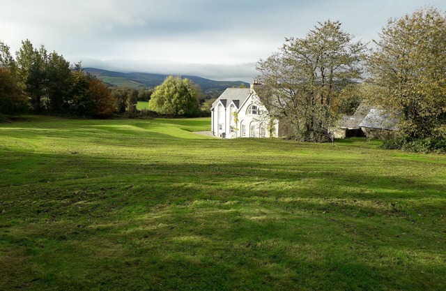 Peaceful, spacious and romantic artist's home