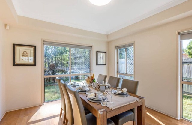 Peaceful Suburban Family Home Easy Access to City
