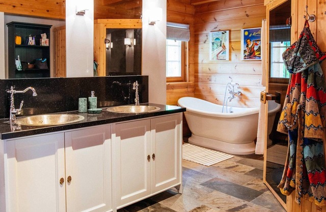 Peaceful Sunny Luxury Farmhouse
