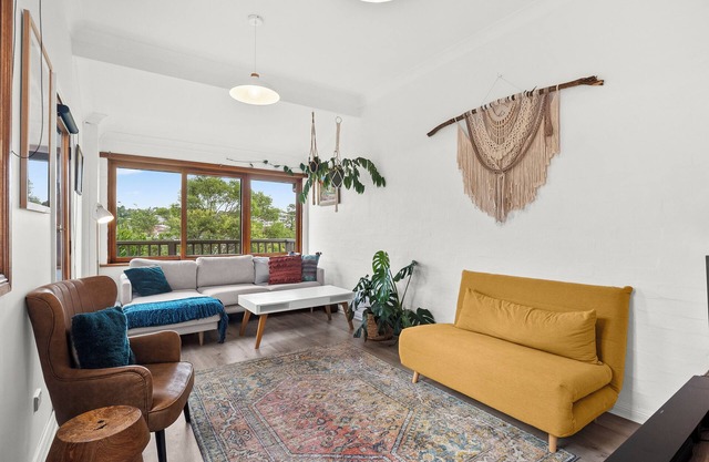 Peaceful two bedroom Kiama holiday house waking distance to town and beaches.
