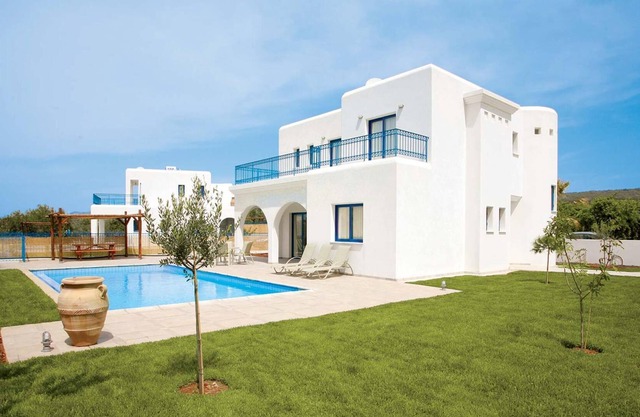 Peaceful villa close to St Georges Harbour